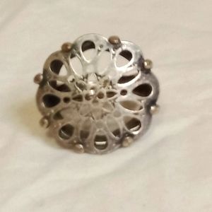 Avon Large Floral Ring